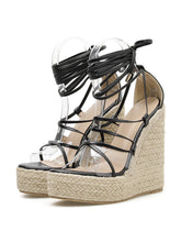 Sandalen mit Keilabsatz und Schnürung
